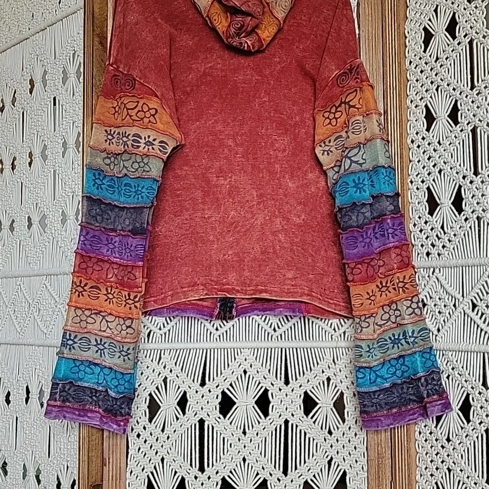 Multi colored sweatshirt with hood.Boho style. Size XL but actually seems like S - Picture 3 of 6